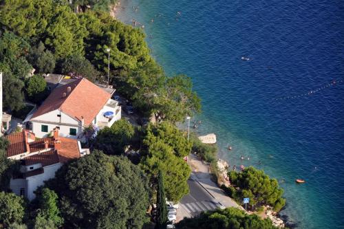 Apartments by the sea Omis - 6003 
