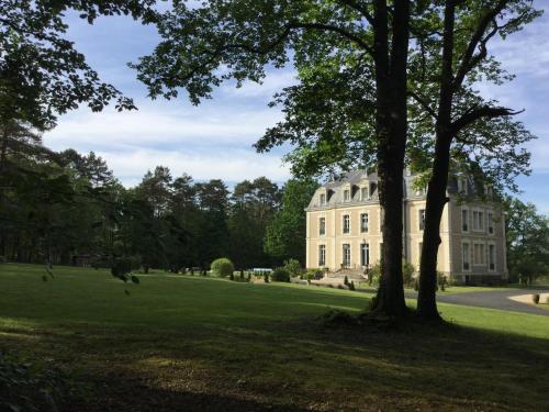 Château des Essards avec piscine et jacuzzi