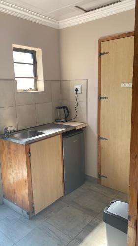 Kitchen, Guest House on Keam in East London