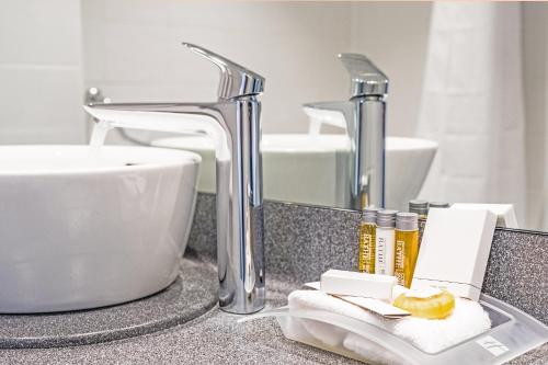 Holiday Inn Farnborough an IHG Hotel - image 8