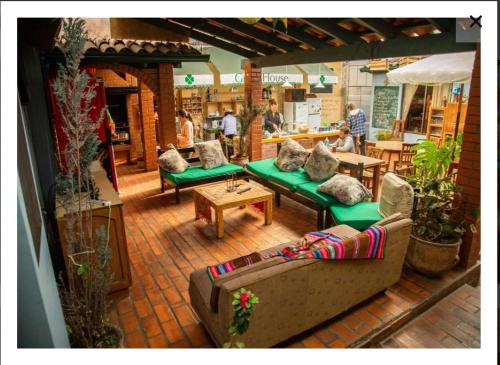 Cơ sở vật chất, Greenhouse Bolivia in La Paz