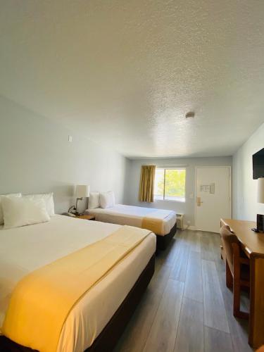 Superior Double Room room in EZ 8 Motel Old Town