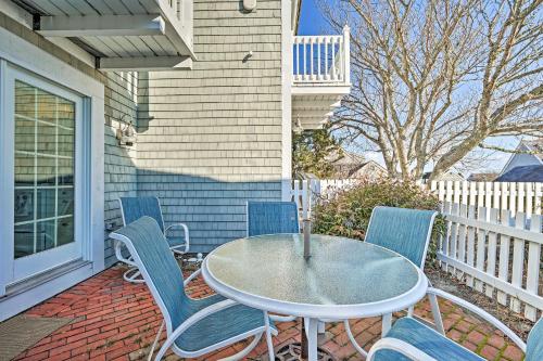 Cape Cod Casa with Ocean View and Pvt Beach Access