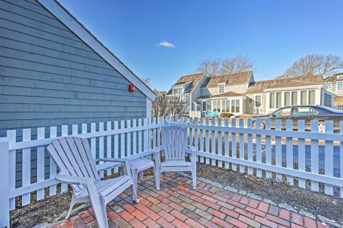 Cape Cod Casa with Ocean View and Pvt Beach Access