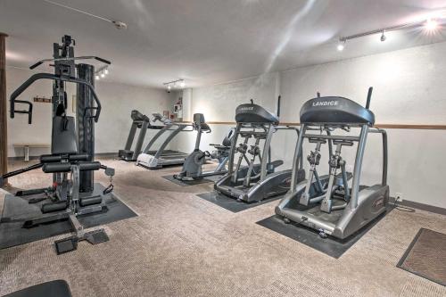 Poconos Cabin with Pool Access 25 Min to Skiing! - image 11