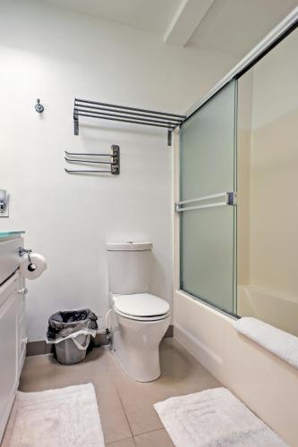 Recently Renovated Long Beach Condo with Balcony! - image 3