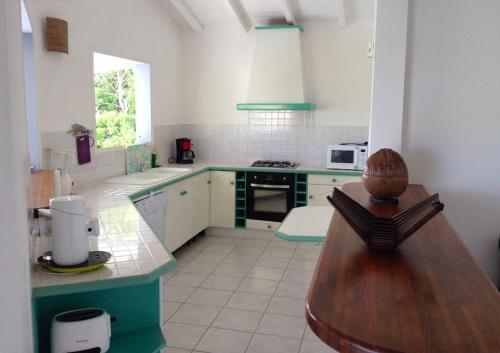 Kitchen, VILLA TI PUNCH in Berard