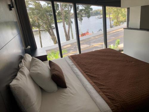 Tarpon Inn – Tarpon Springs, FL