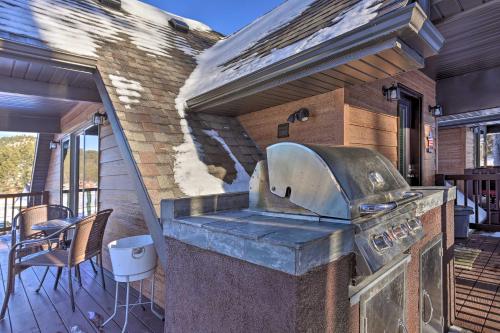 Cabin in the Black Hills Near Mt Rushmore - image 3