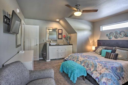 Cabin in the Black Hills Near Mt Rushmore - image 4