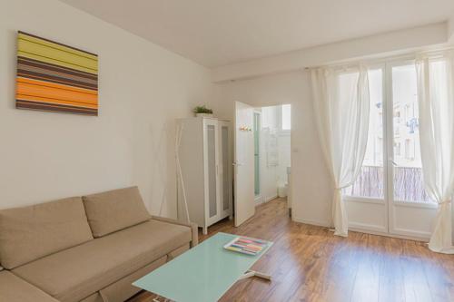 Splendid bright apt with Balcony Old Port