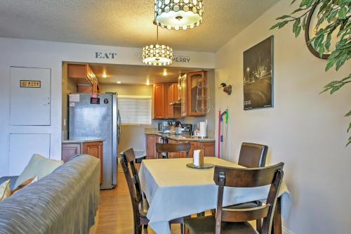 Long Beach Condo with Balcony about 2 Mi to Downtown! in Long Beach, USA