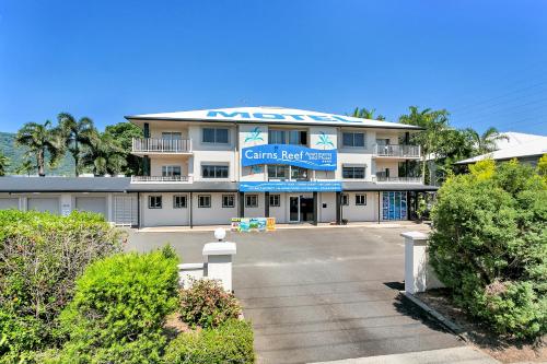 Cairns Chic Suite - Apartment A — hotel in 670 Bruce Highway, Woree AU, 4868