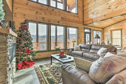 Smoky Mtn Hideaway with Hot Tub Deck and Gorgeous View