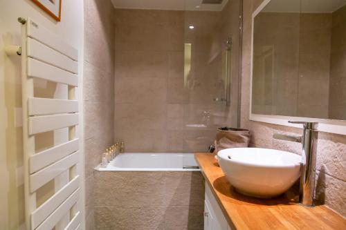 Bright And Luxurious Apt In The Heart Of Paris - main image