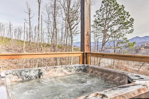 Smoky Mtn Hideaway with Hot Tub, Deck and Gorgeous View