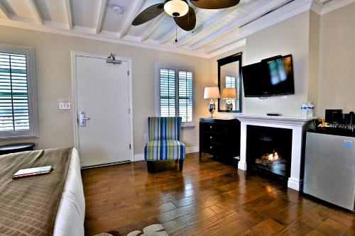 Deluxe Queen Room with Two Queen Beds