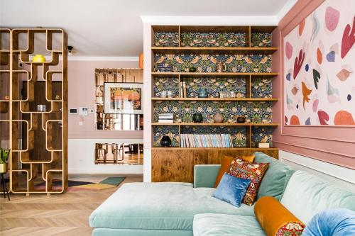 Design awarded interiors with modern space & beautiful park in Old Piedmont - image 2