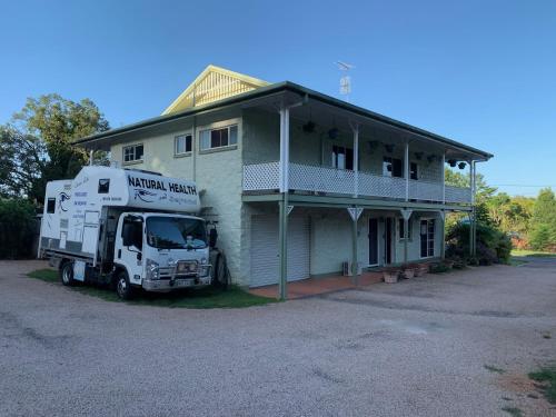 Yungaburra Park Motel - 정원