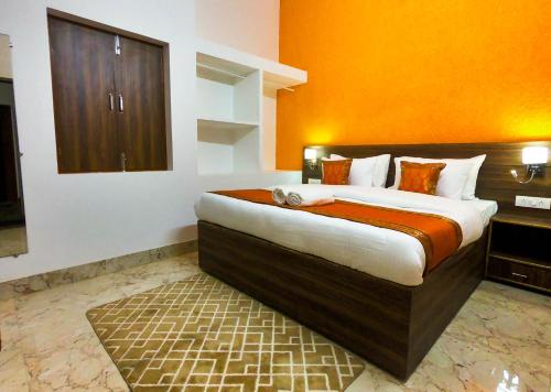 Live Free Hostel Varanasi near Durga Templom