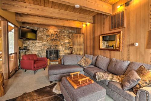 Lake Tahoe Cabin with Hot Tub 11 Mi to Squa with Alpine!