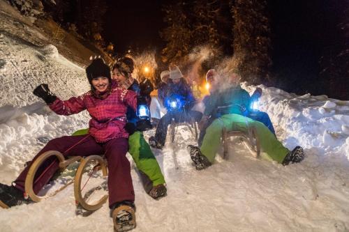 Basekamp Mountain Budget Hotel - image 7