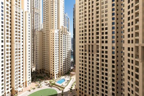 Amazing 3BR Apt for 6 guests in Dubai Marina! - main image