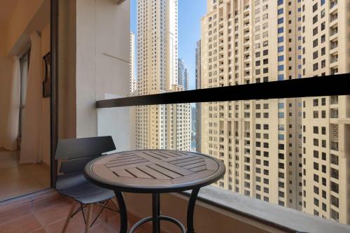 Amazing 3BR Apt for 6 guests in Dubai Marina! - image 9