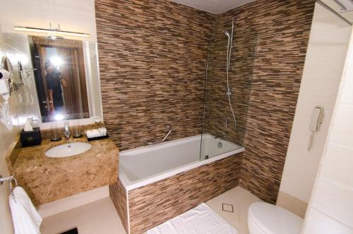 Al Murooj Grand Hotel Room Type - Premium Double Room
