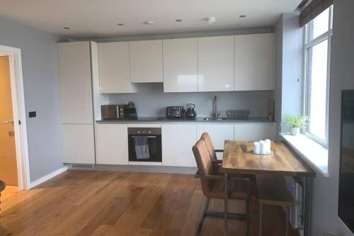 Entire, Fully Equipped, One Bedroom Apartment!, , Surrey