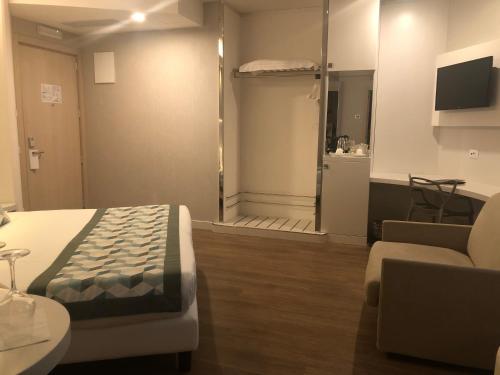 Ark Hotel - image 6