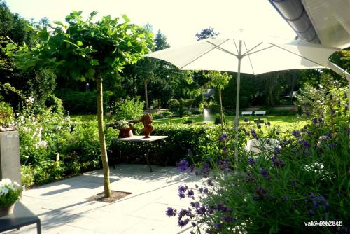 Bed And Breakfast Valckenbosch — other in Burgemeester van Tuylllaan 5, Zeist NL, 3707