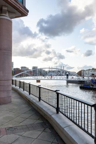 WelcomeStay Vauxhall St Georges Wharf 2 Bedroom Apartment - image 6