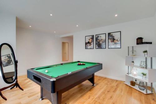 Stunning 4 Bed & 4 Bath Villa- Central London