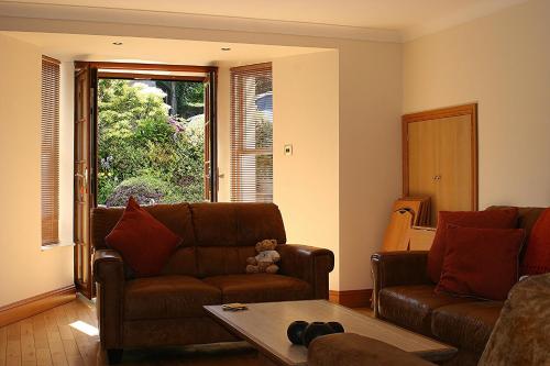 Kingsview Apartment - image 2