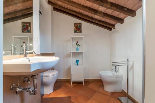 Three bedrooms in world-famous Via Giulia - Wifi A/C Washing machine - image 5