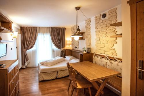 One-Bedroom Apartment (4 Adults)