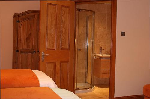 Kingsview Apartment - image 6