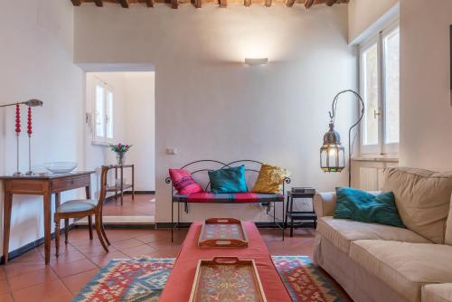 Three bedrooms in world-famous Via Giulia - Wifi A/C Washing machine - image 7