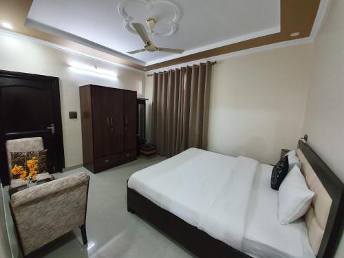 Apartment with Balcony image 5