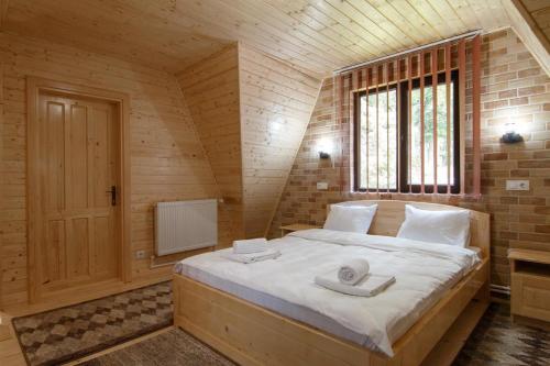 2 bedrooms, 3 beds