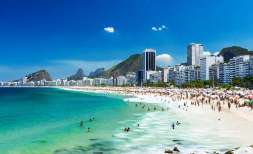 Apartamento TOP em Copacabana na quadra da praia! Sol, praia e muito conforto! Rio De Janeiro