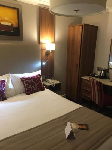Small Double Room image 4