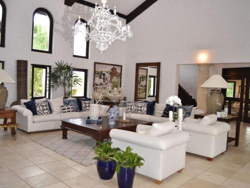 Laguna Luxury Villa