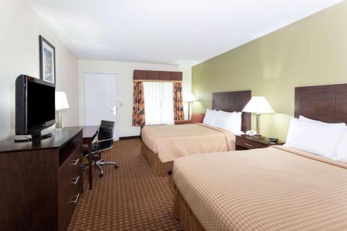 Super 8 by Wyndham Decatur/Dntn/Atlanta Area