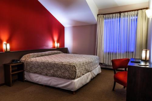 1 king bed, 1 twin bed