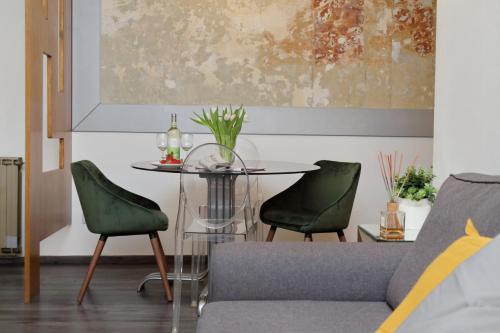 Urbana Apartment - image 2