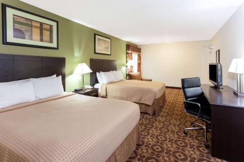 Super 8 by Wyndham Decatur/Dntn/Atlanta Area