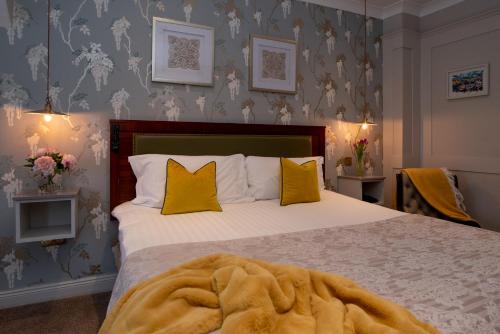 2 twin beds