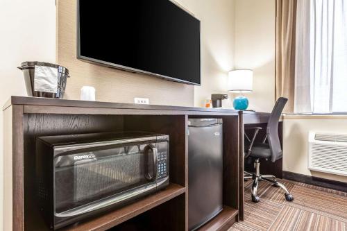 Van Wyck Hotel & Suites near JFK Airport